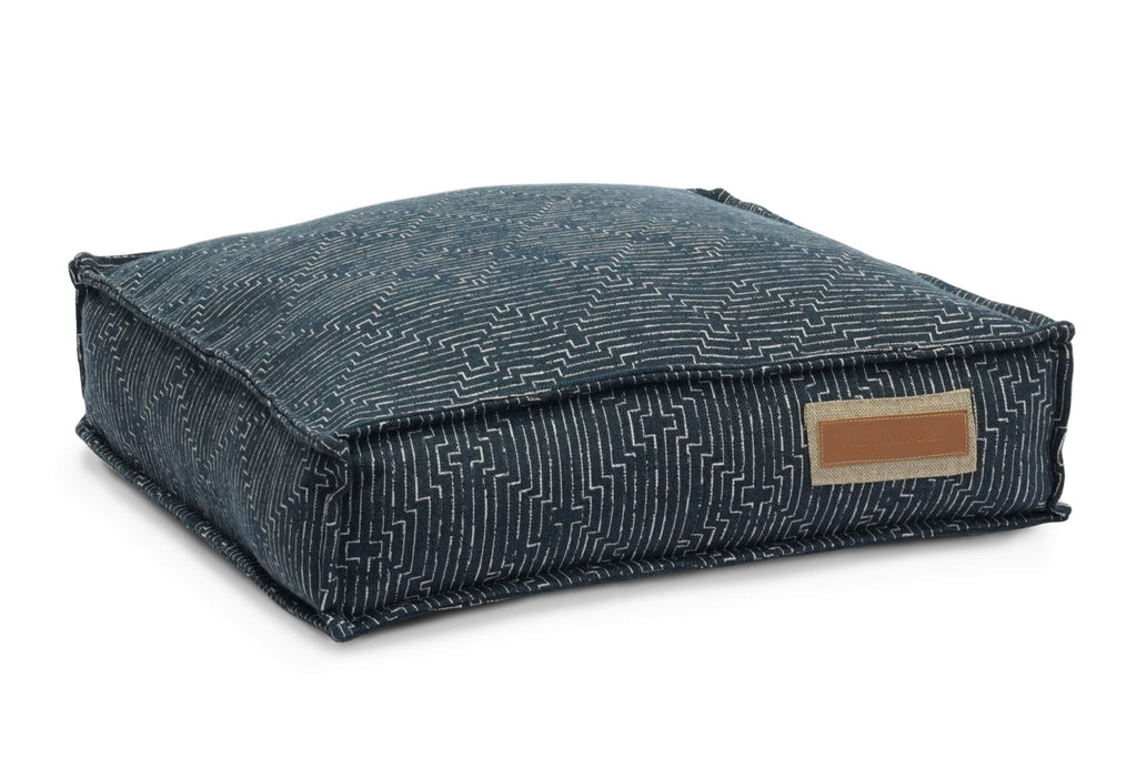 Lounger Pet Bed in Midnight Malamute - Mascotitas